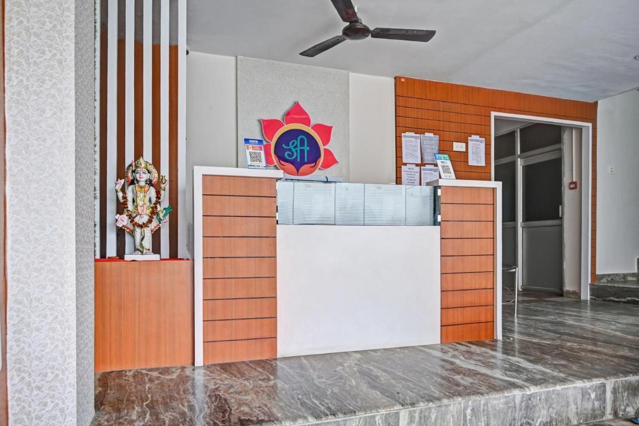 Oyo 7498 Hotel Aparajita Varanasi Exterior foto