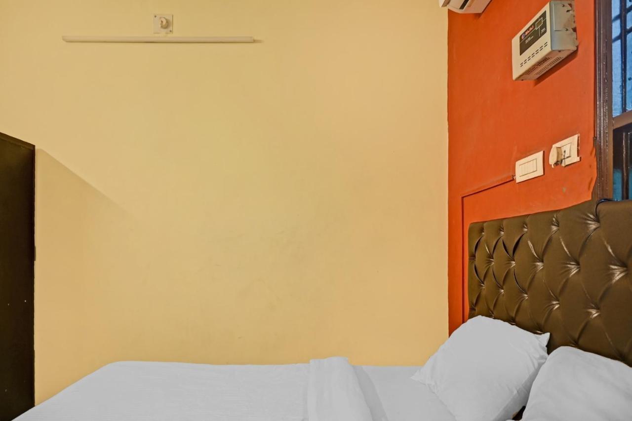 Oyo 7498 Hotel Aparajita Varanasi Exterior foto