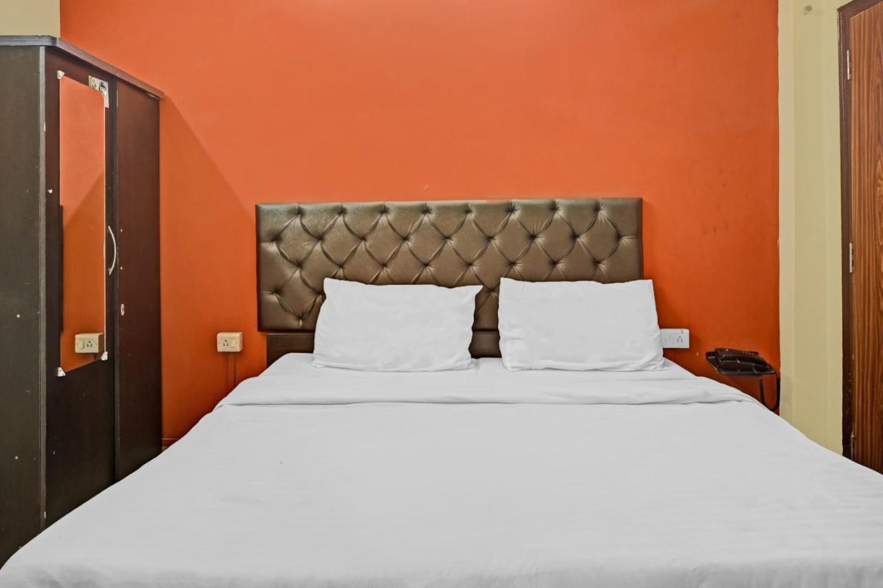 Oyo 7498 Hotel Aparajita Varanasi Exterior foto