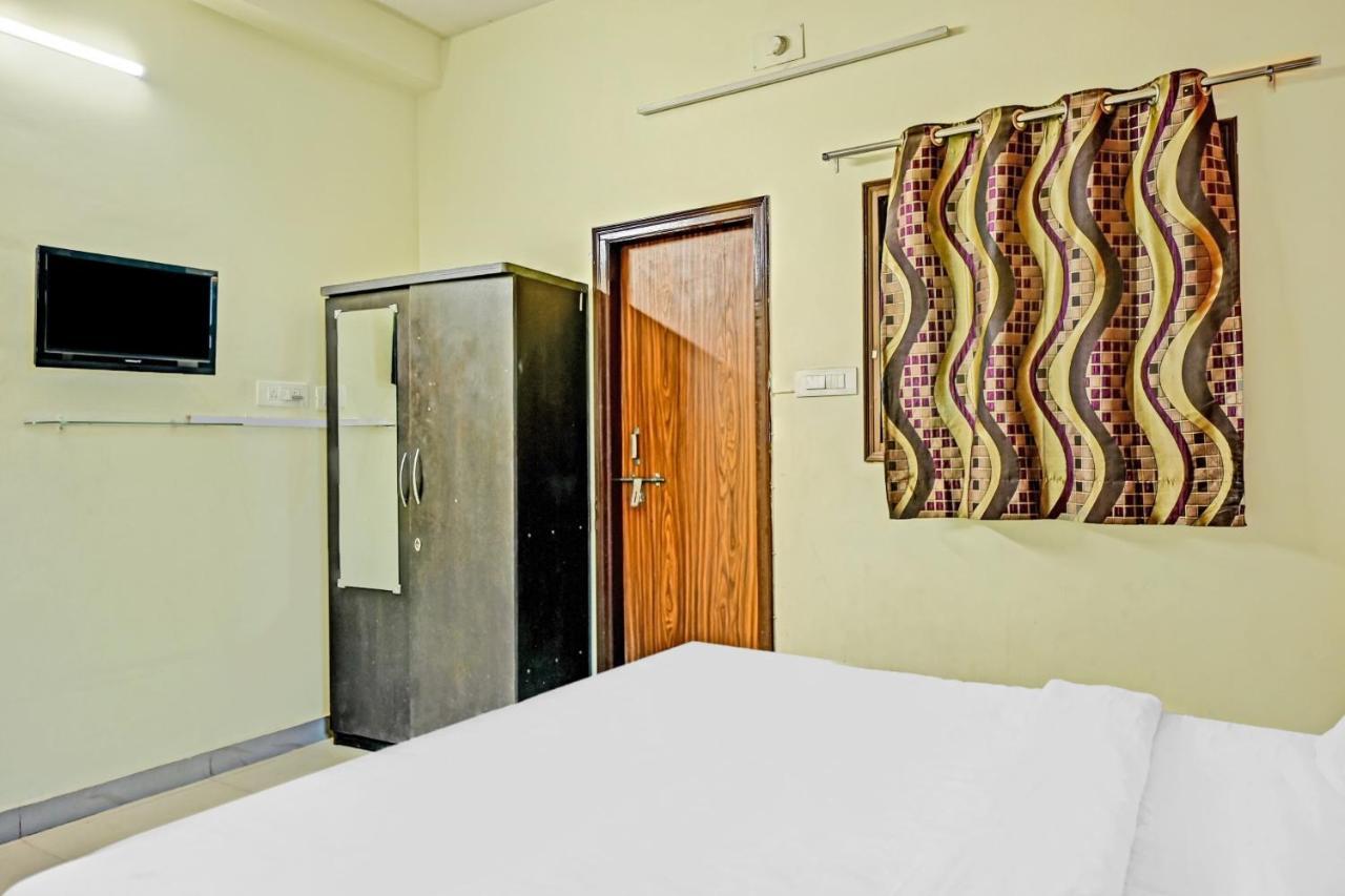 Oyo 7498 Hotel Aparajita Varanasi Exterior foto