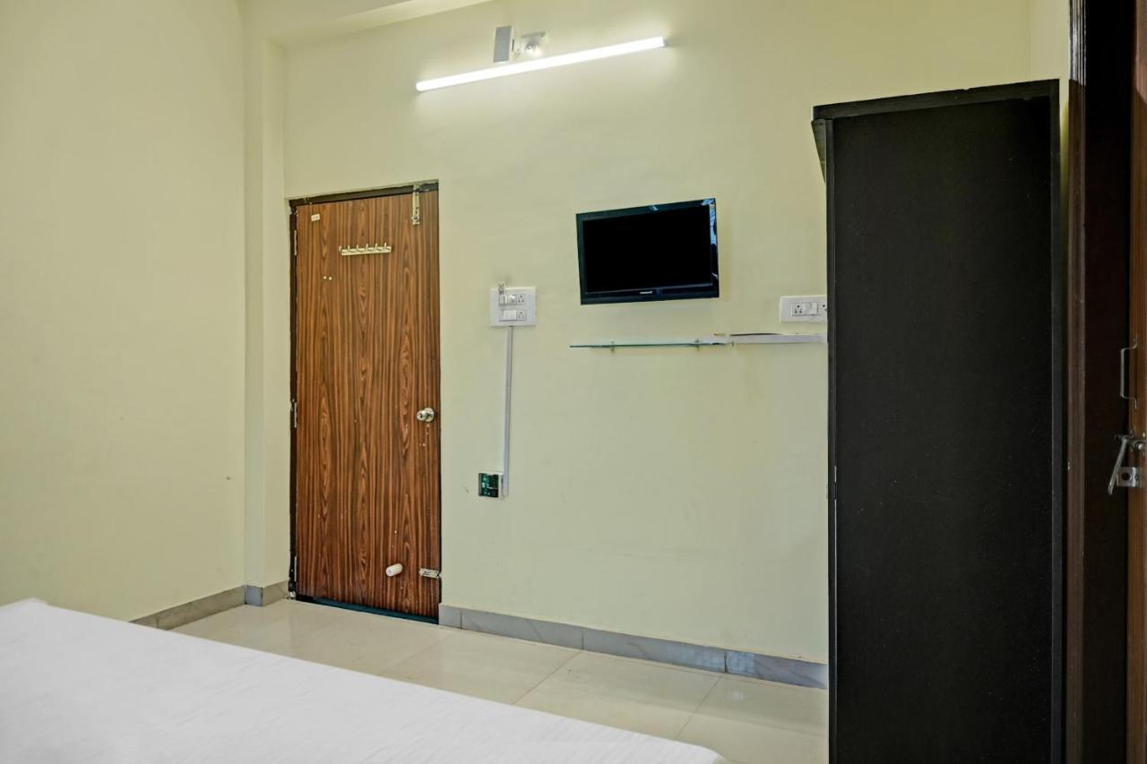 Oyo 7498 Hotel Aparajita Varanasi Exterior foto